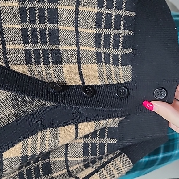 Brown Plaid Crop Cardigan - Picture 3 of 3